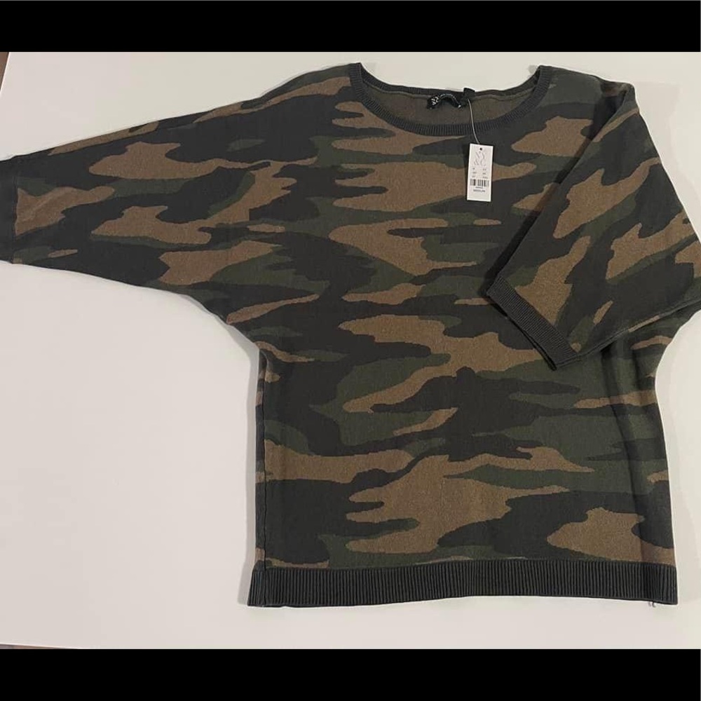 NY & Co shirt, new with tags, medium. Smoke free-pet free home